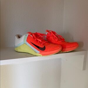 Nike womens Neon Orange lifting Shoes
